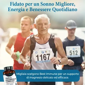 Complesso avanzato di tre magnesi, dosaggio ideale: magnesio citrato, L-ascorbato e ossido, 100 capsule vegane, prodotto naturale Un uomo che corre una maratona con accanto la confezione di Triple Magnesium Complex.